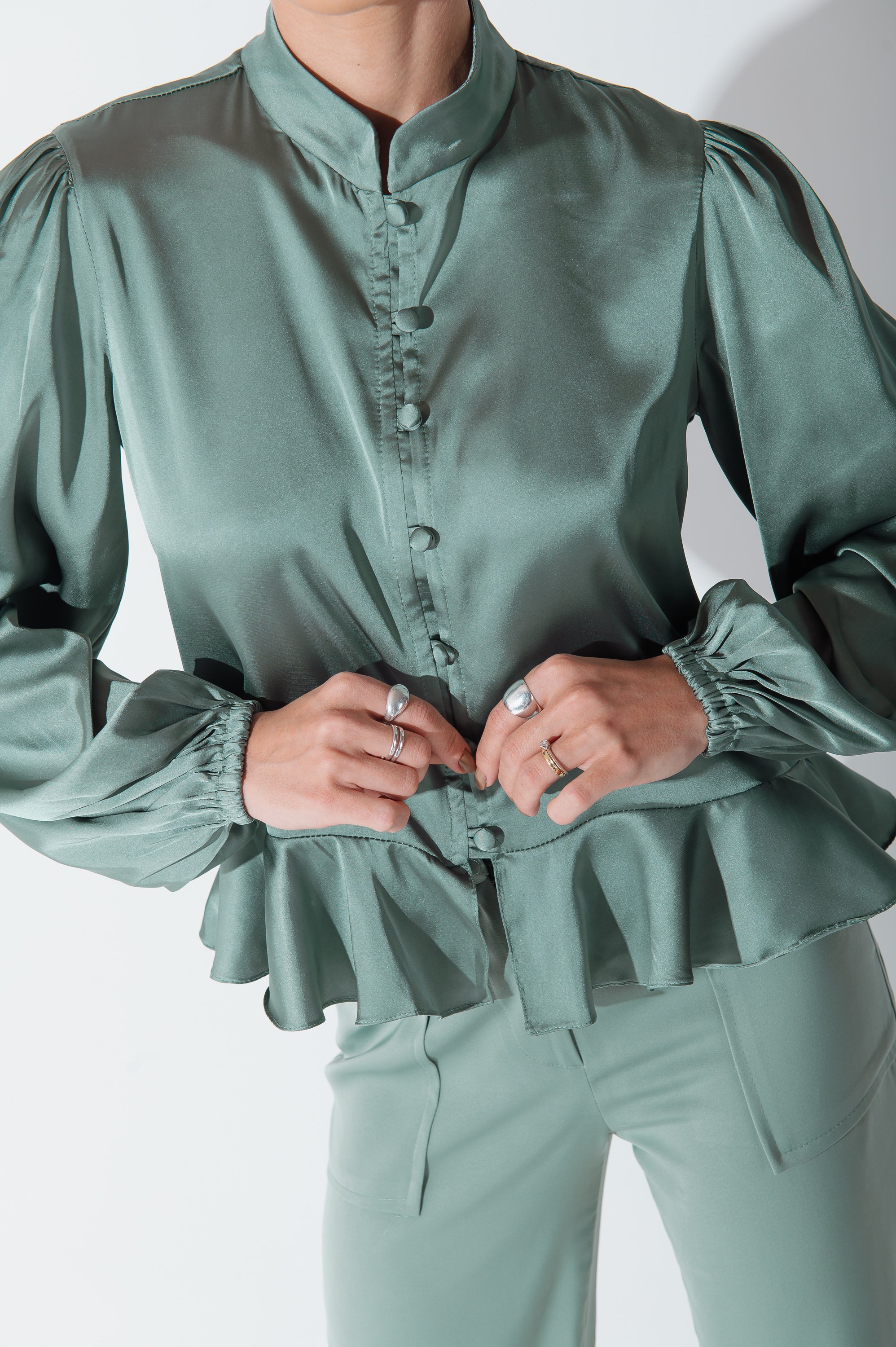 Camisa Acetinada Lisandra Verde Menta Saphir