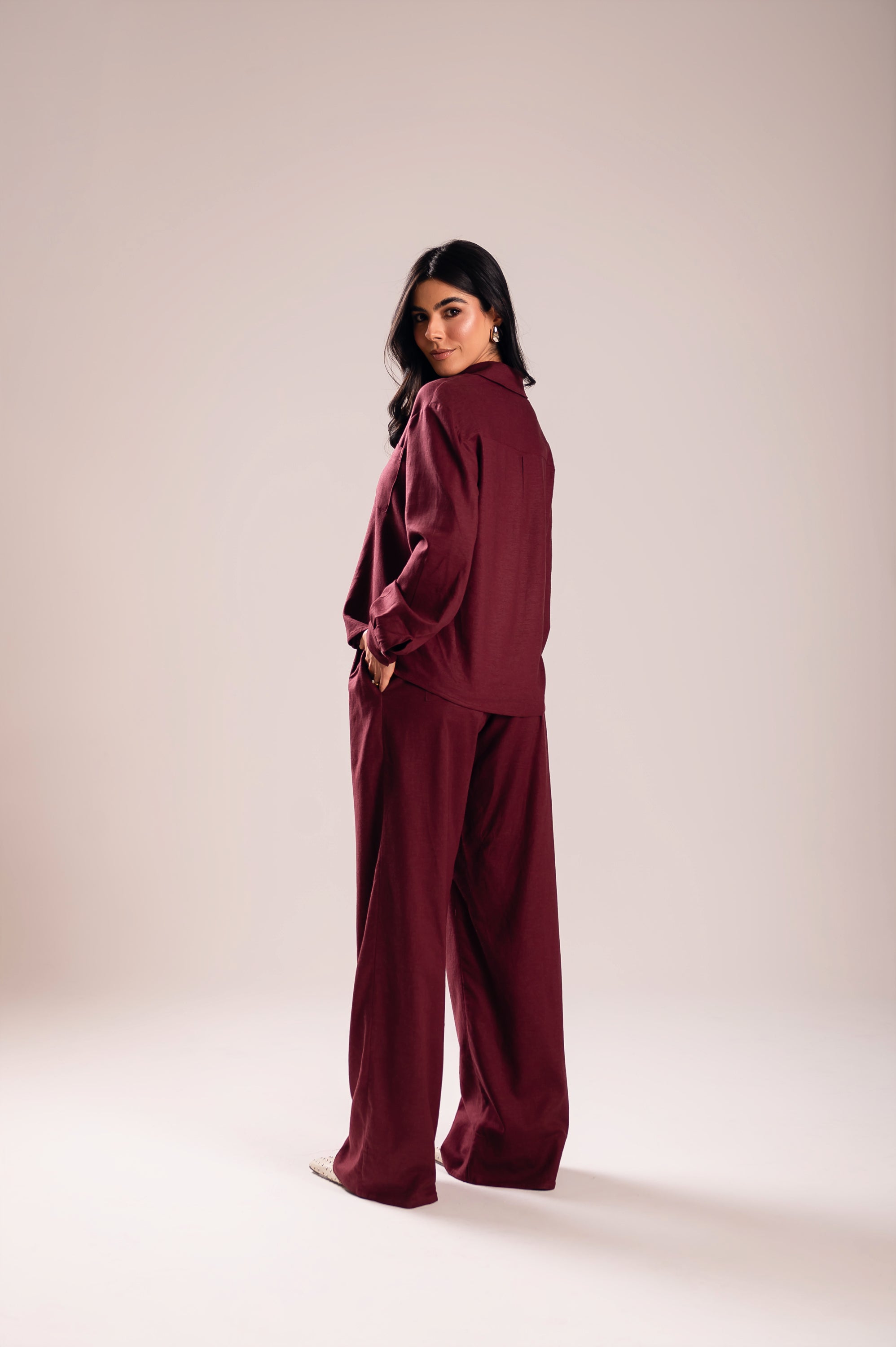 Calça Pantalona Linho Olívia Uva Saphir (Pré-Venda)