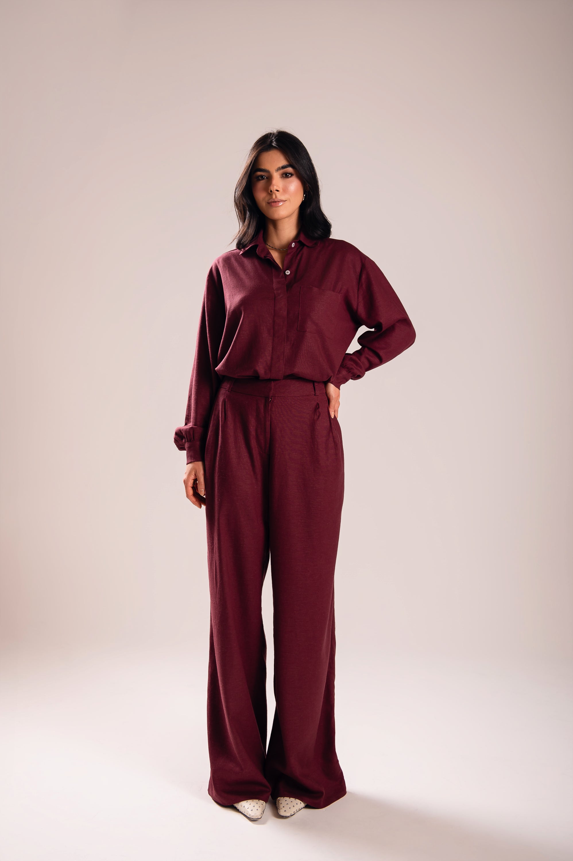 Calça Pantalona Linho Olívia Uva Saphir (Pré-Venda)