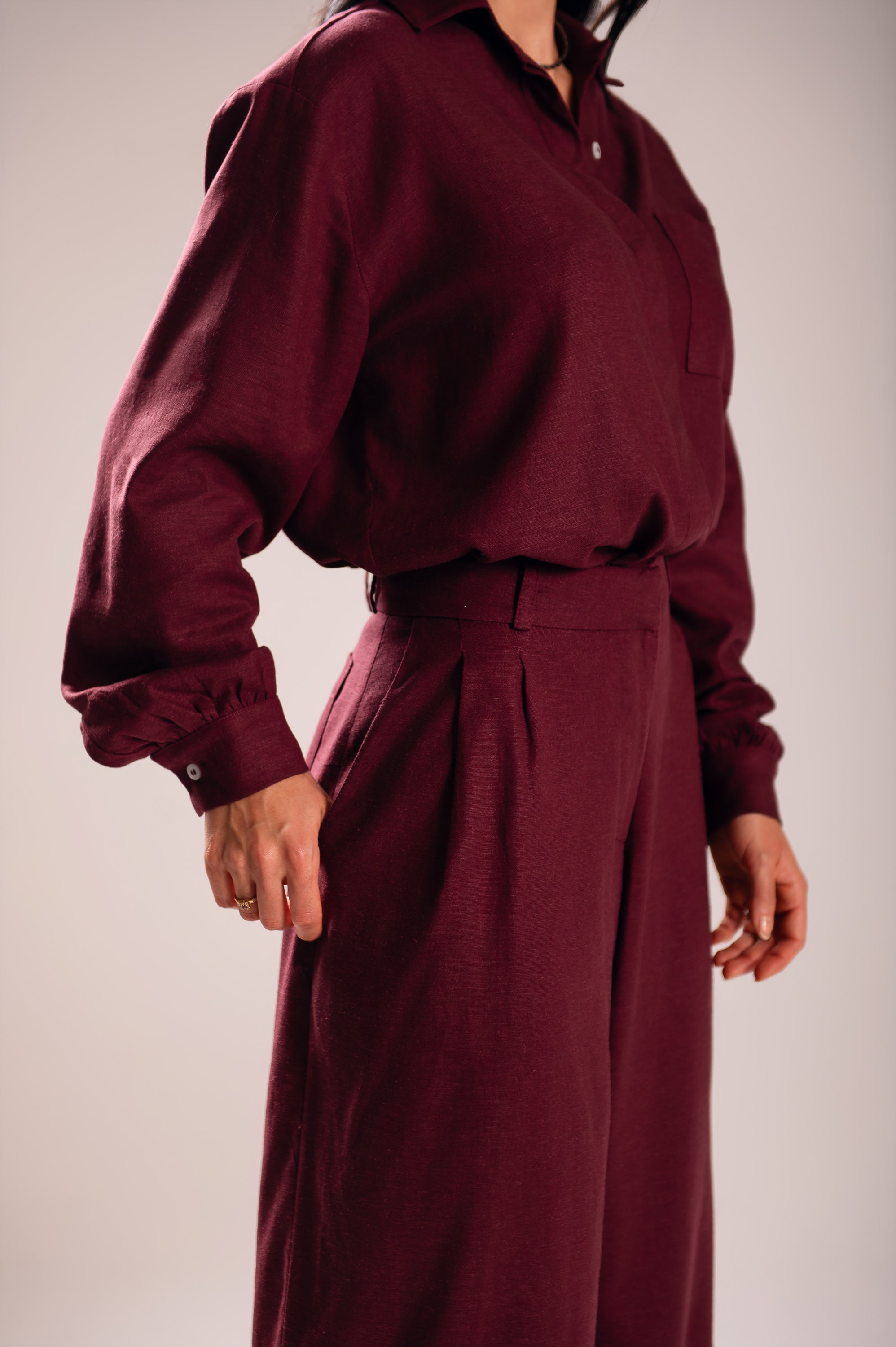 Calça Pantalona Linho Olívia Uva Saphir (Pré-Venda)