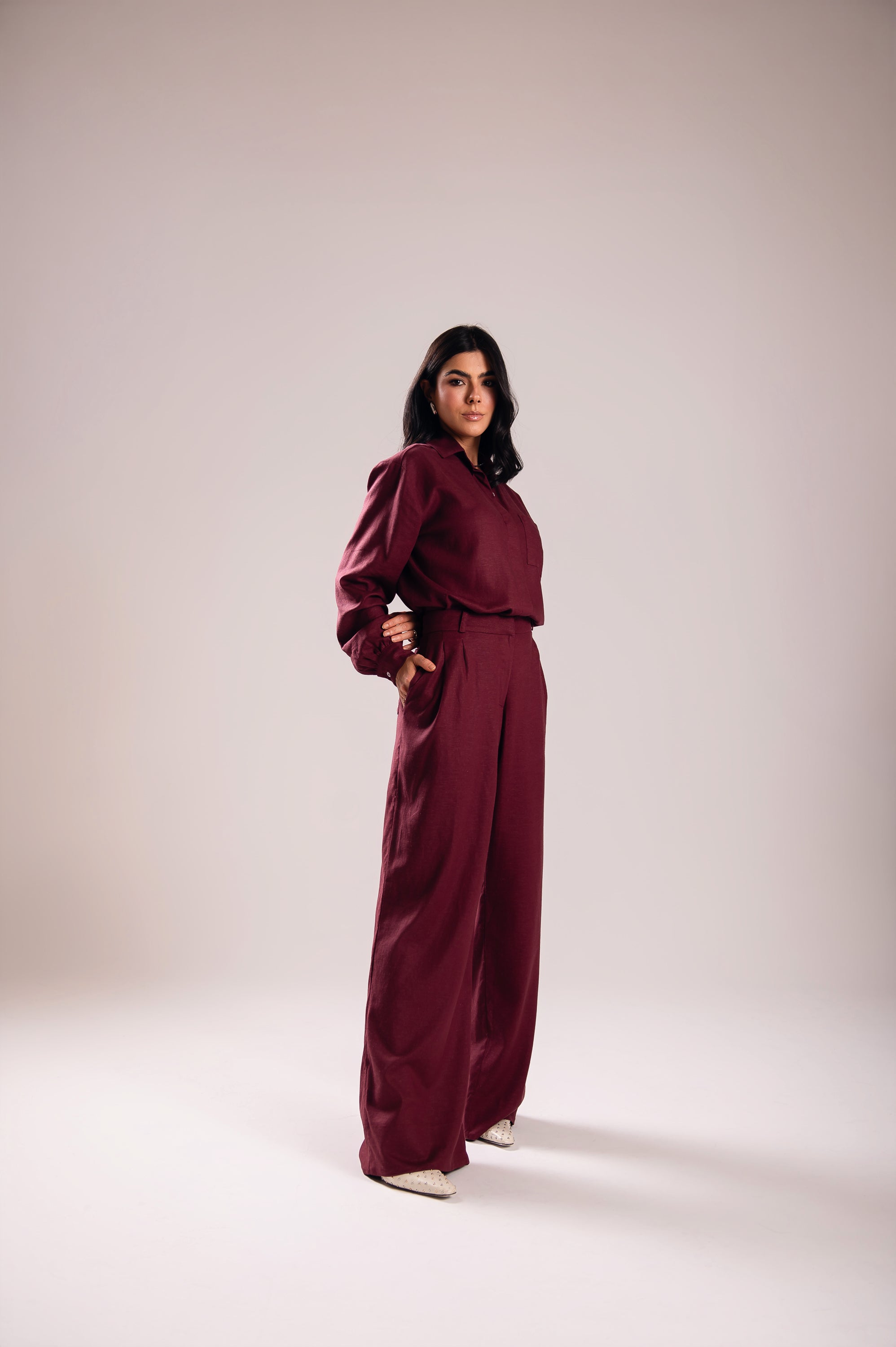 Calça Pantalona Linho Olívia Uva Saphir (Pré-Venda)