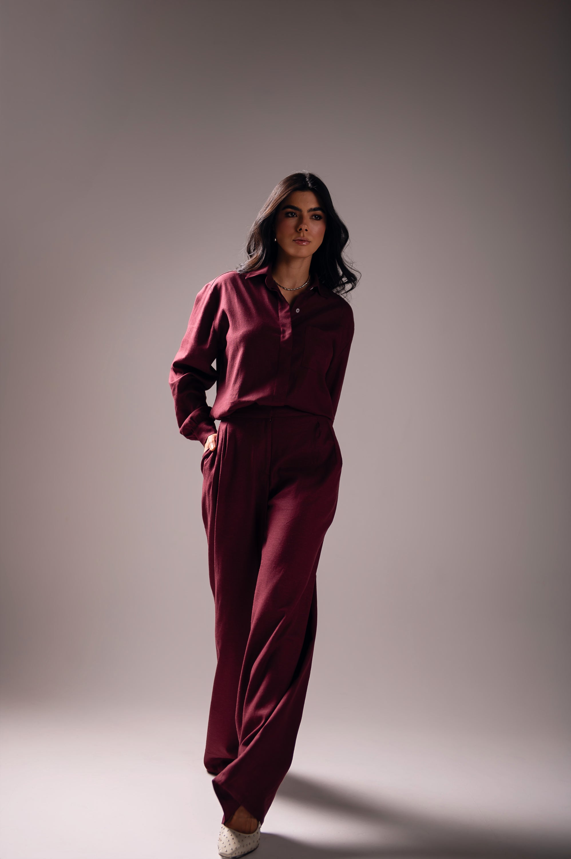 Calça Pantalona Linho Olívia Uva Saphir (Pré-Venda)